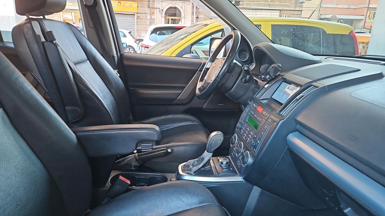 LAND ROVER FREELANDER 2.2 TD4 HSE AUTOMATICA – PELLE – NAVI – SUPER ACCESSORIATA Proponiamo bellissima Land Rover Freelander 2.2 TD4 HSE automatica, una delle versioni più complete e ricercate della gamma. Vettura molto bella di carrozzeria e molto