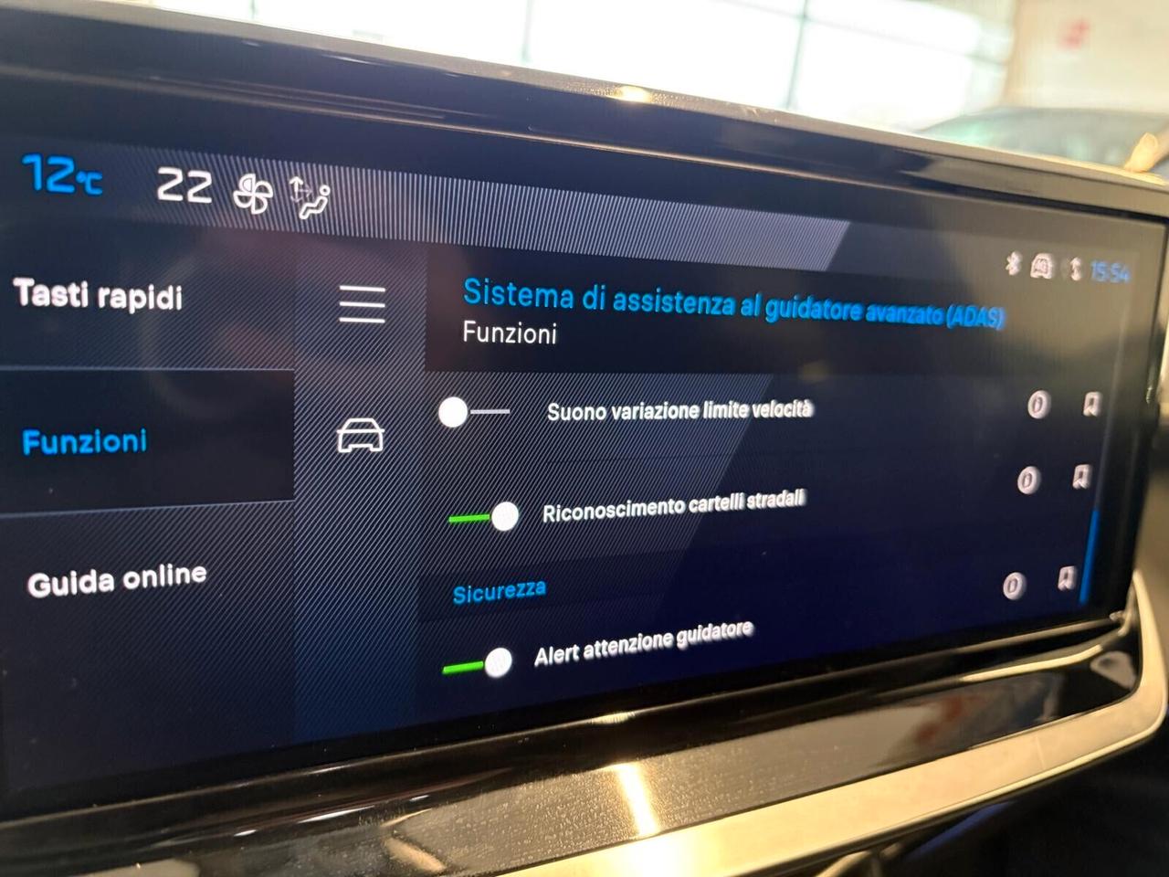 Peugeot 208 GT Hybrid 136 e-DCS6 SPOTICAR