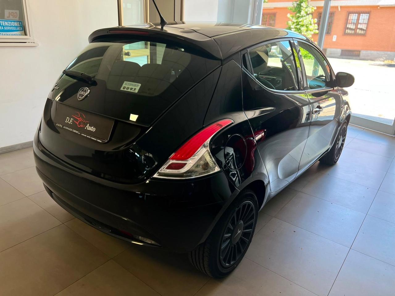 Lancia Ypsilon 1.2 69 CV 5 porte Platinum