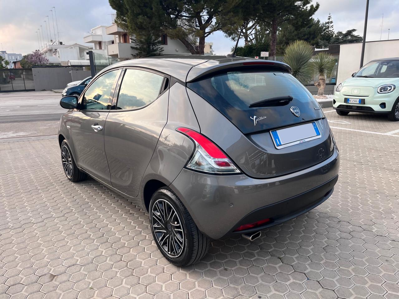 Lancia Ypsilon 1.0 FireFly 5 porte S&S Hybrid Gold