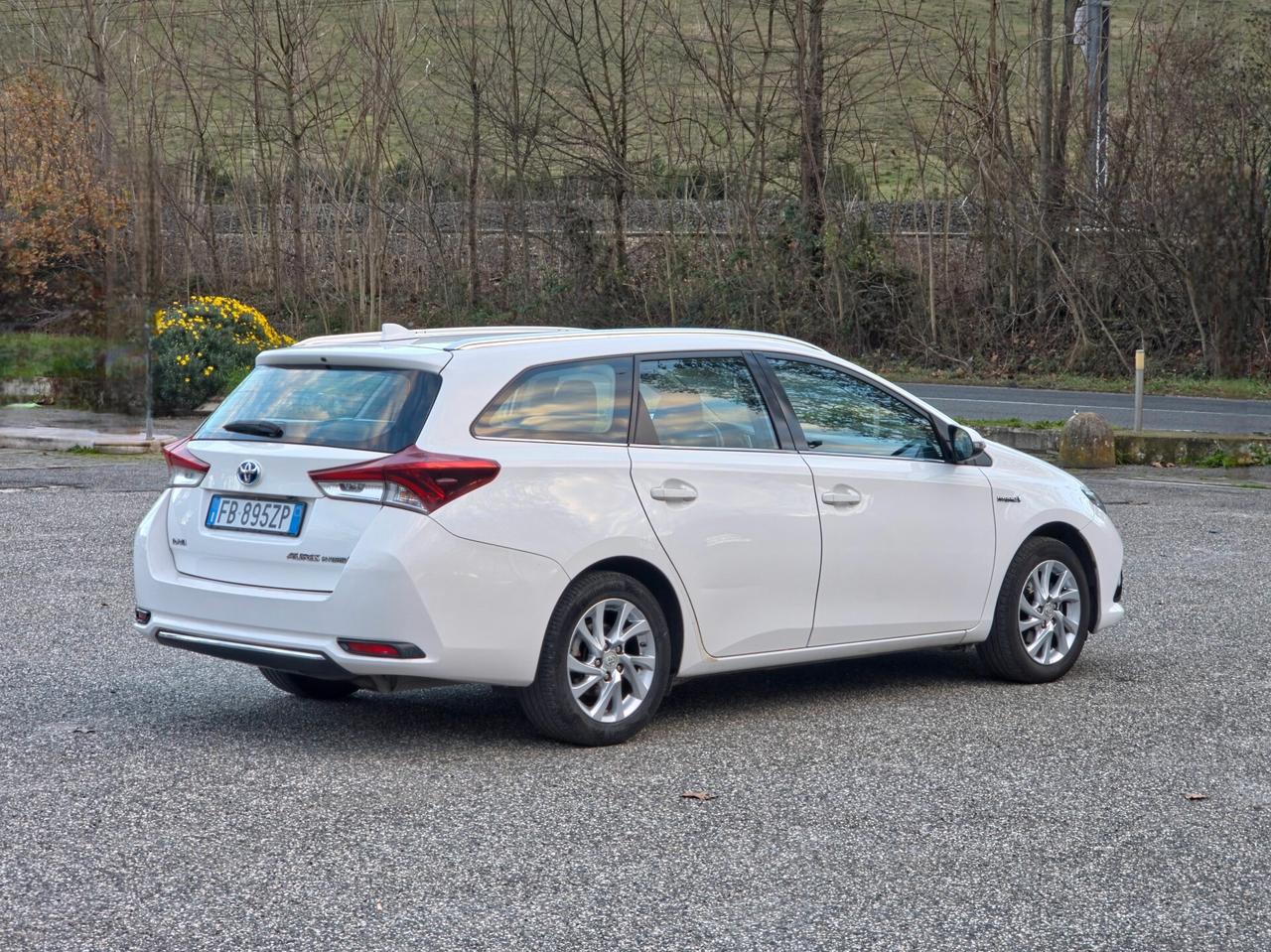Toyota Auris Touring Sports 1.8 Hybrid Lounge 2015-E6B Automatico NEO