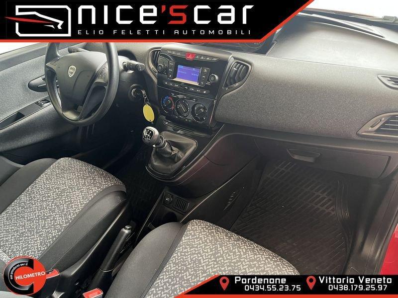 Lancia Ypsilon 1.0 FireFly 5 porte S&S Hybrid Ecochic Silver