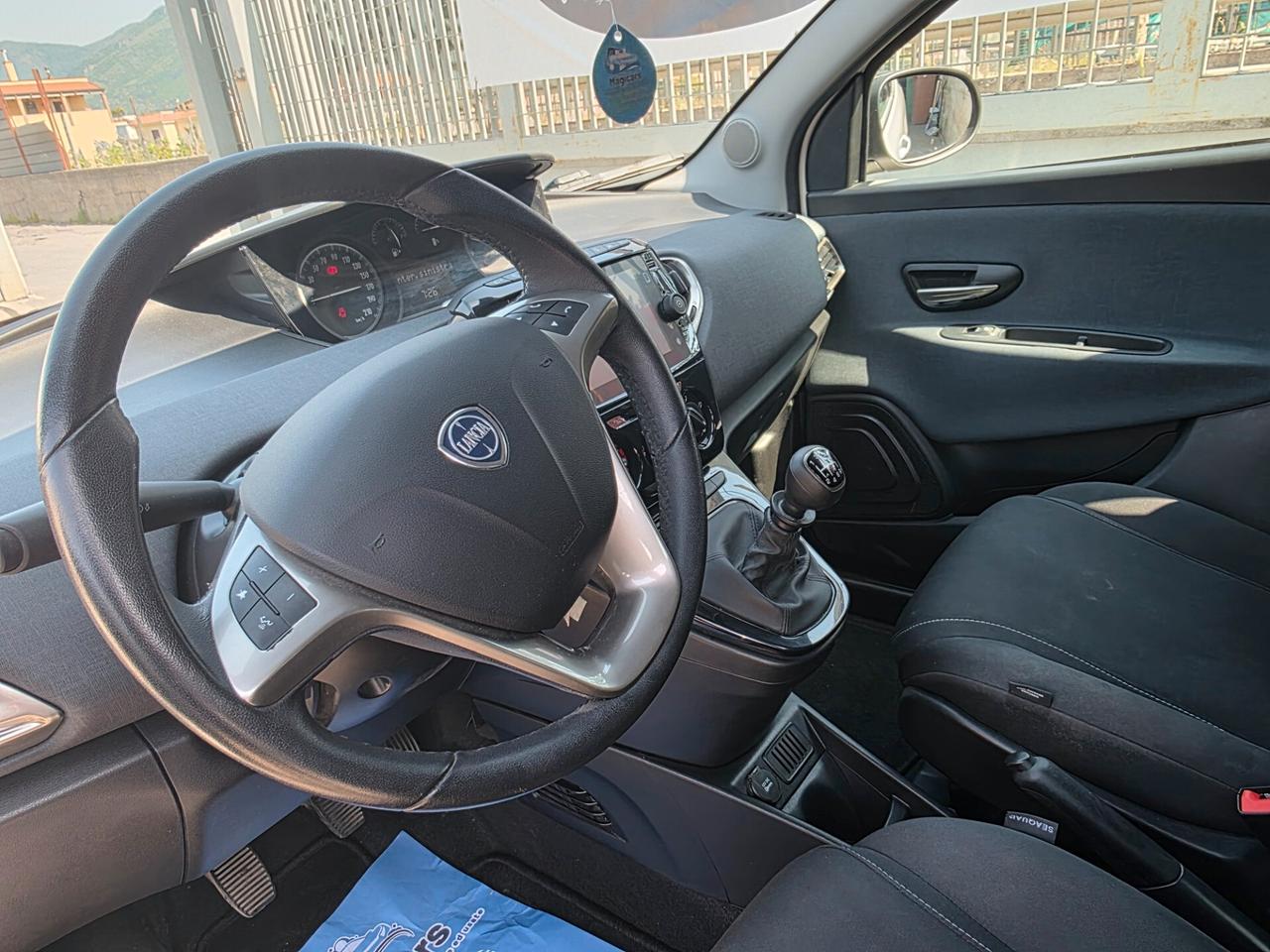 Lancia Ypsilon 1.0 FireFly 5 porte S&S Hybrid Ecochic A. Ferretti