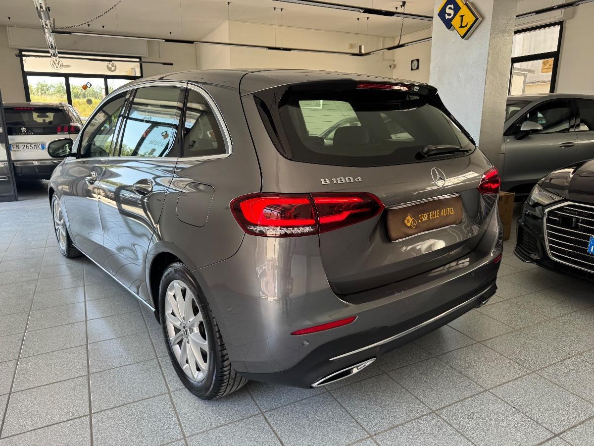 MERCEDES B180 d Automatic Sport BURMESTER/ LUCI AMBIENT/ PELLE/ LED