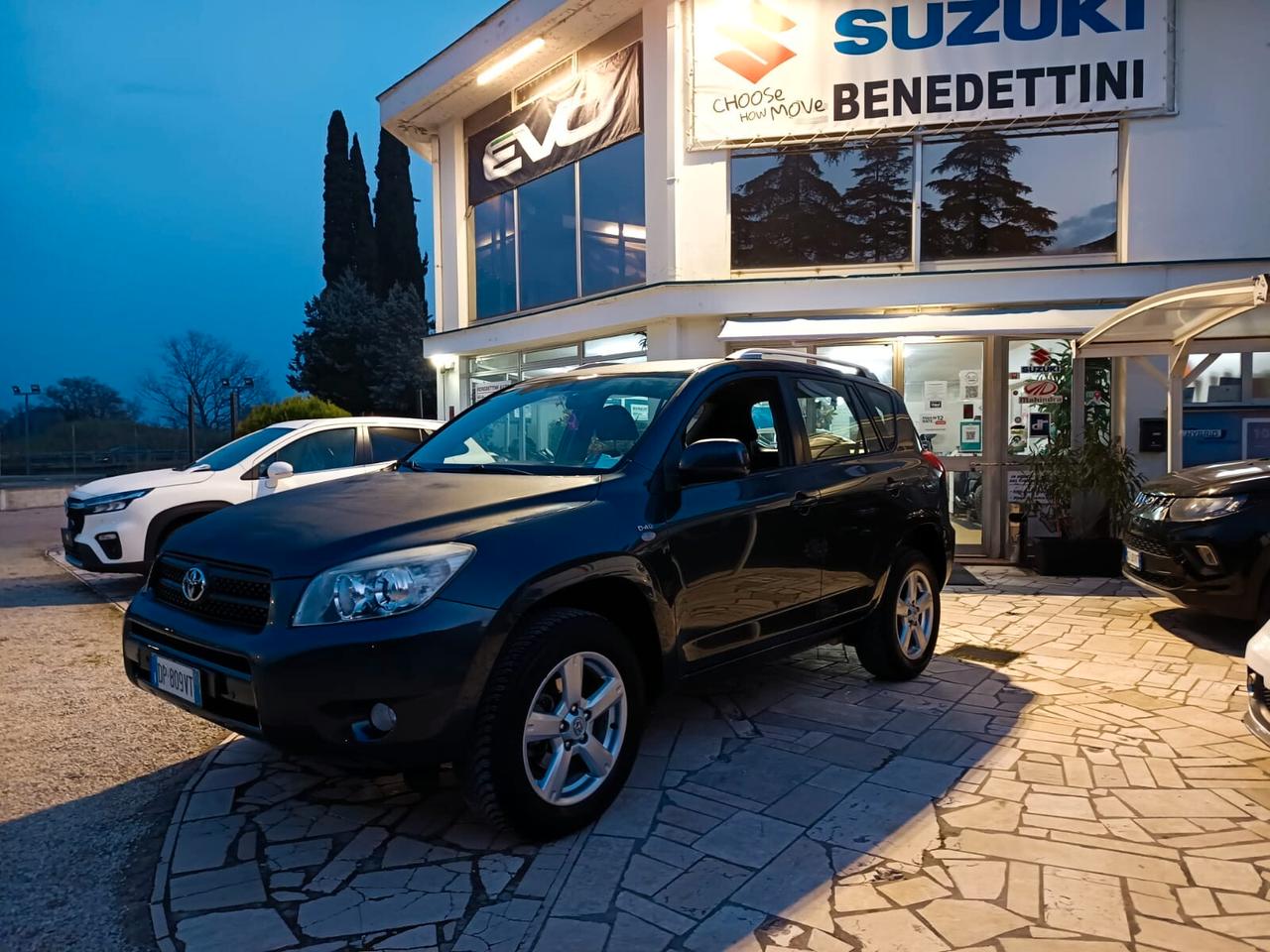 Toyota RAV4 2.2 D-4D 4WD Tua Da 93 Euro al Mese