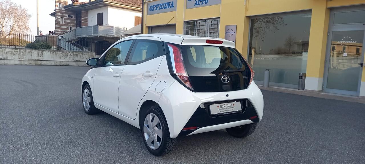 Toyota Aygo Benzina cc. 1.000 Mod. X-Play 5 Porte Utilizzabile anche per i Neopatentati SOLO 87.470 KM...!!!