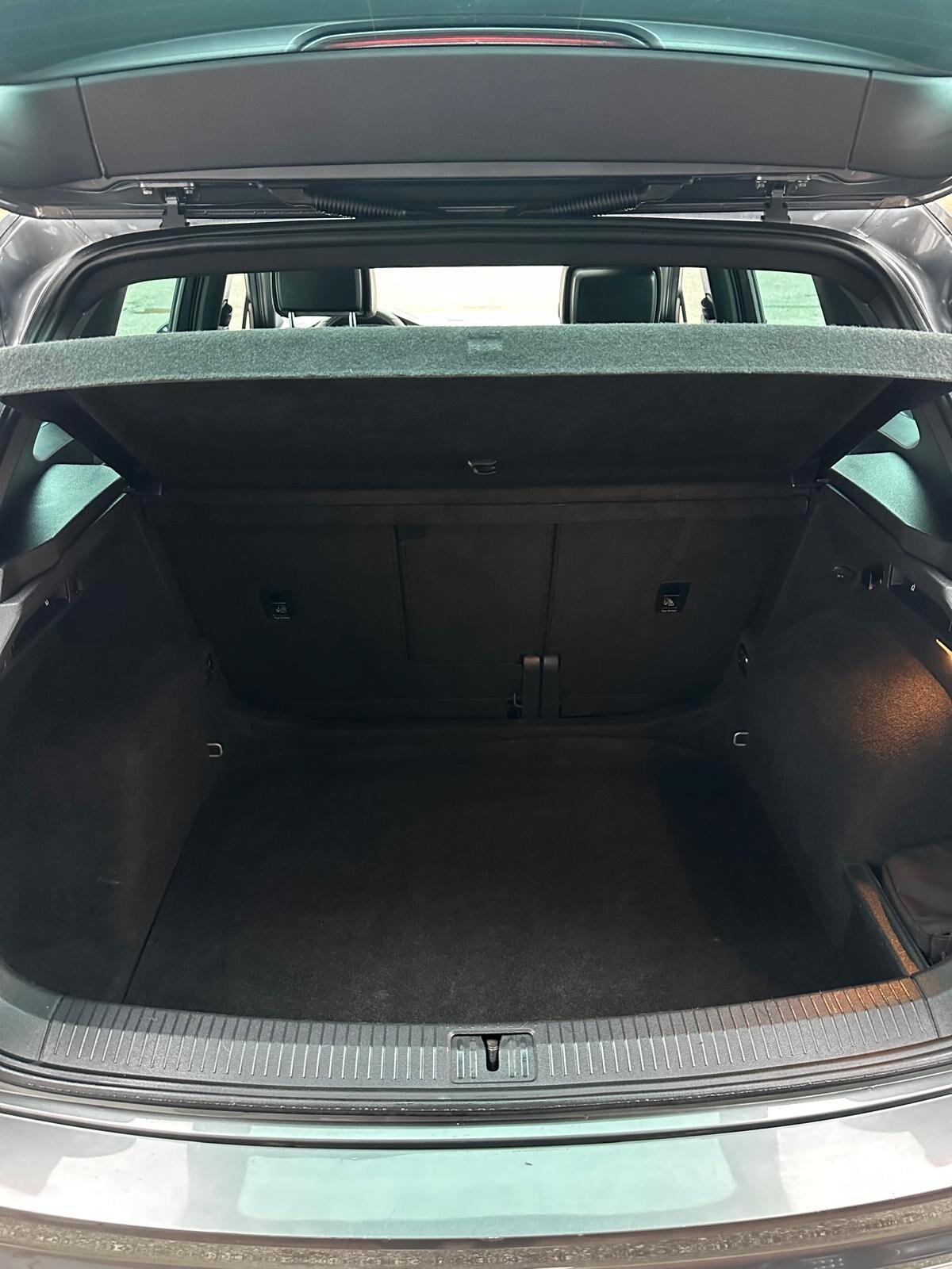 Volkswagen Tiguan 2.0 TDI SCR DSG 4MOTION R-LINE PACK TETTO PANORAMICO ED APRIBILE