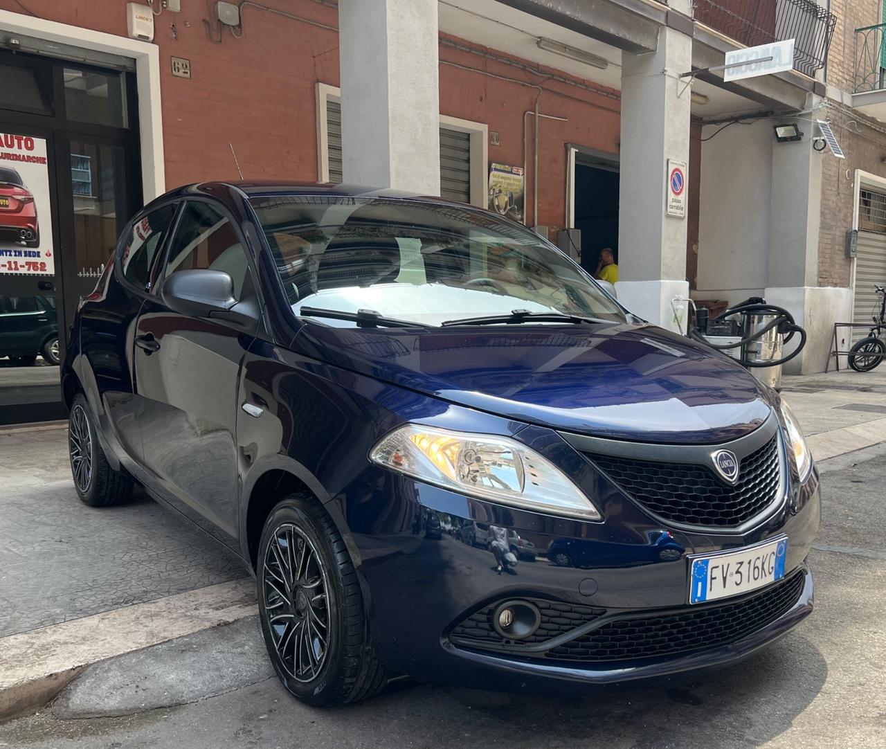 Lancia Ypsilon 1.2 69 CV 5 porte GPL Ecochic Elefantino Blu