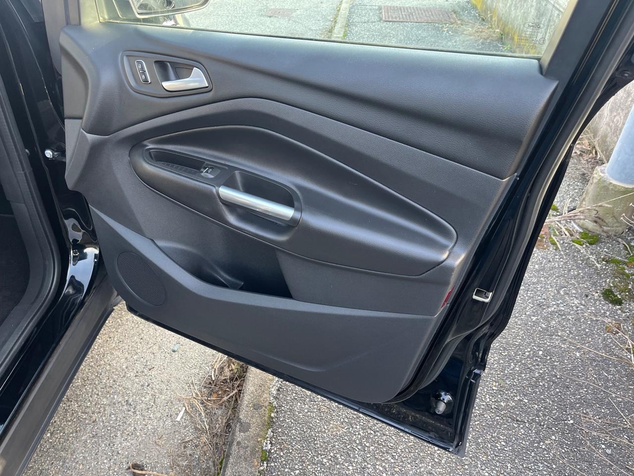 Ford Kuga 2.0 TDCI 120 CV S&S 2WD Titanium