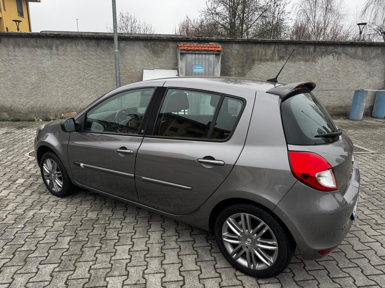 Renault Clio 1.5 dCi 85CV 5 porte con GANCIO TRAINO