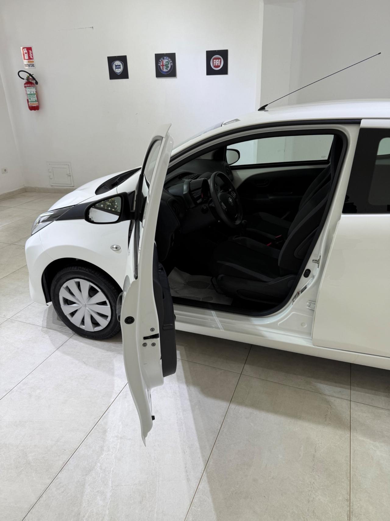 TOYOTA AYGO CONNECT 1.0 VVT-I 72 CV 5 PORTE X-COOL