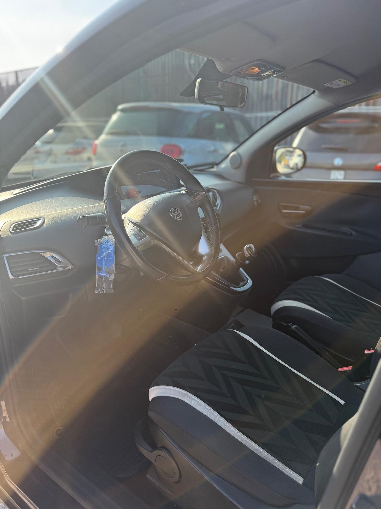 Lancia Ypsilon 1.2 69 CV 5 porte Mya