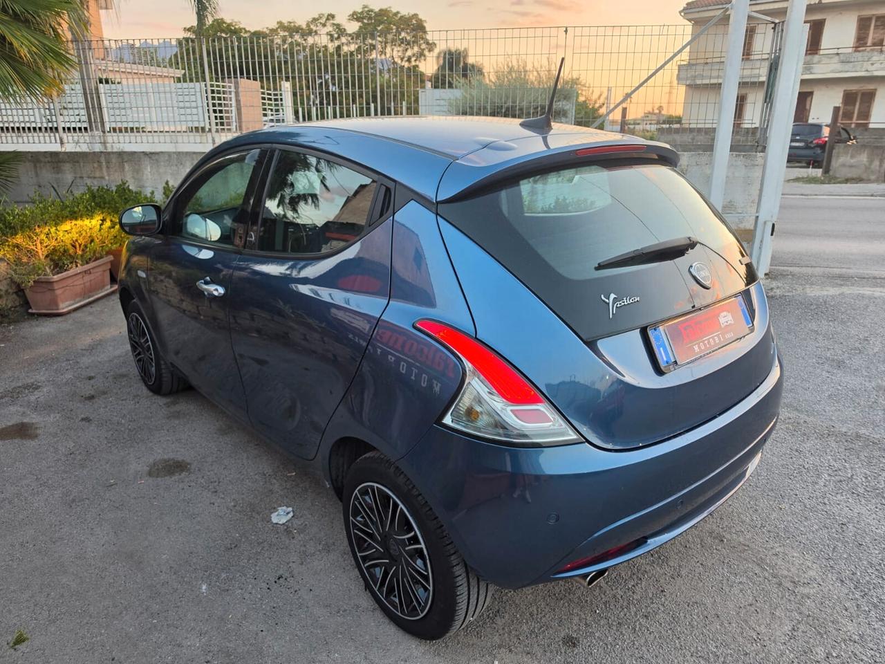Lancia Ypsilon 1.0 FireFly 5 porte S&S Hybrid Ecochic