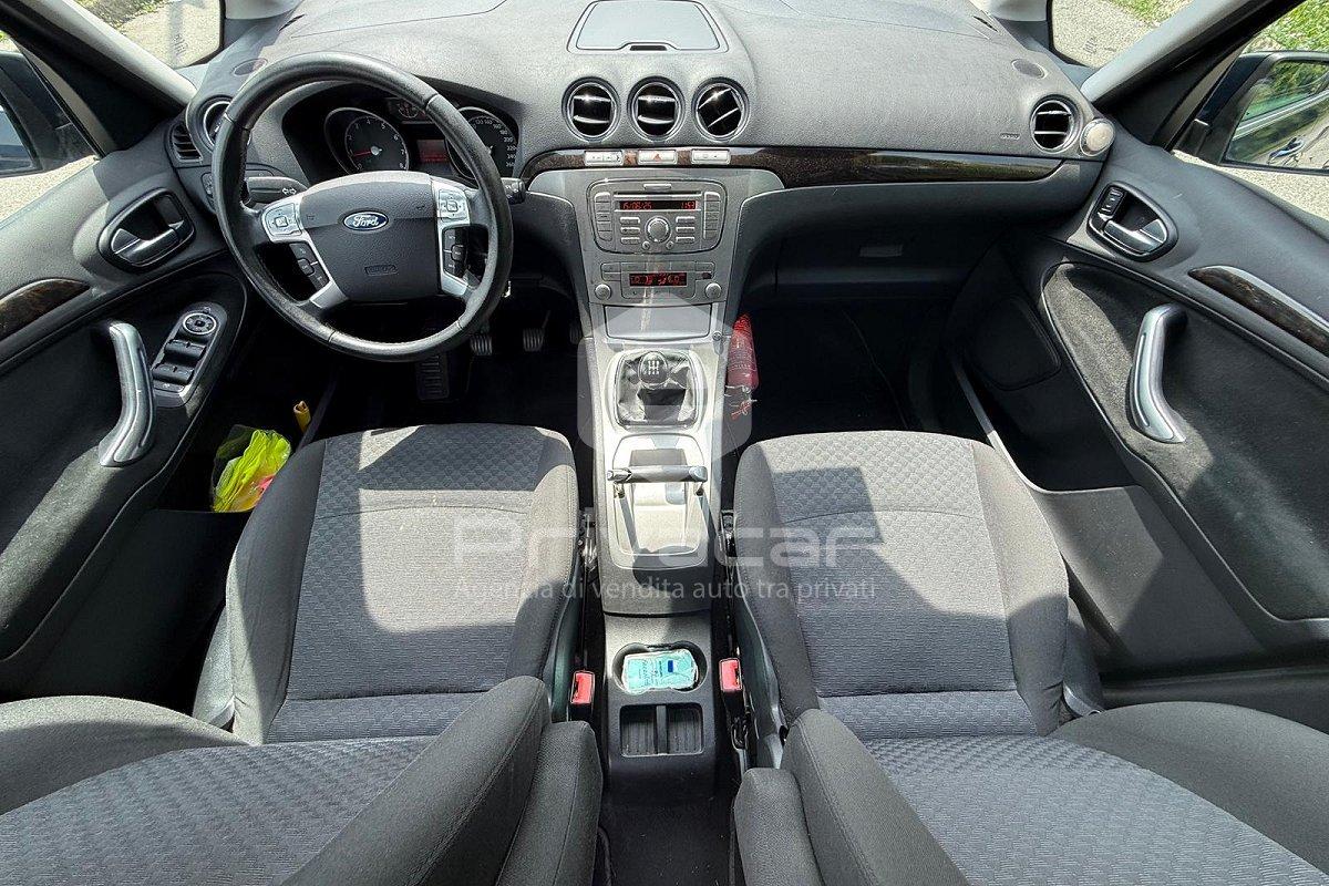 FORD Galaxy 2.0 145 CV Ghia