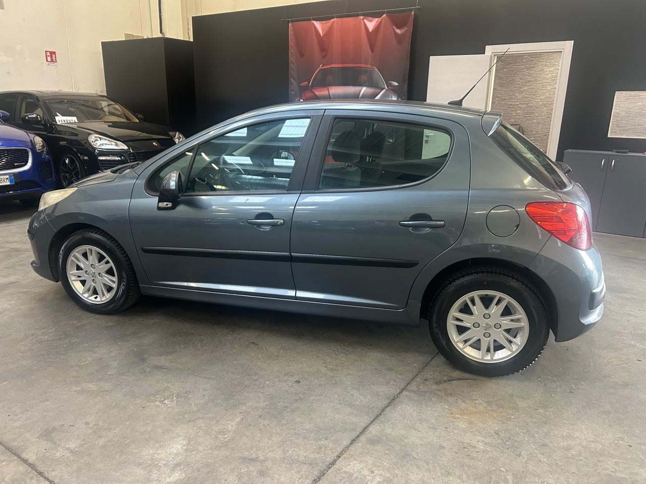 Peugeot 207 1.4 benzina 88cv 5 porte neopatentati