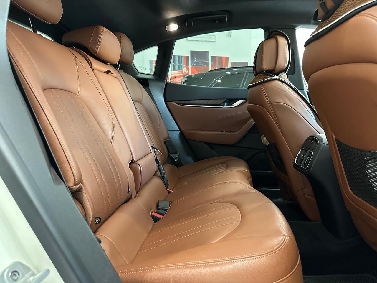 Maserati Levante 3.0 V6 Granlusso 250cv Q4 *tetto*