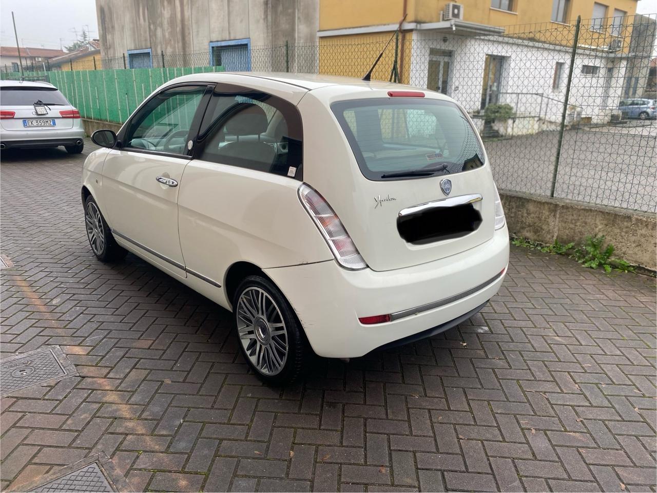 Lancia Ypsilon 1.4 Ecochic GPL interni pelle