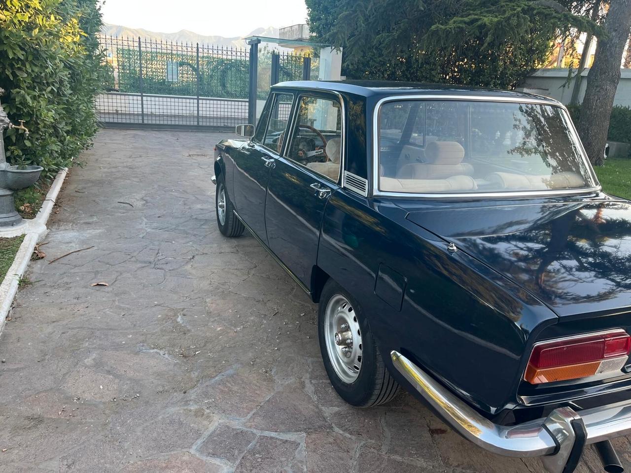 Alfa Romeo 2000 berlina