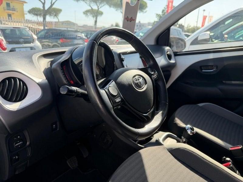 Toyota Aygo 1.0 VVT-i x-play MMT Automatica! RETROCAMERA