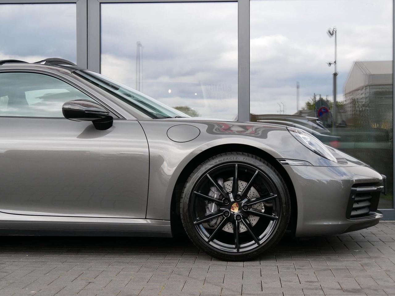 Porsche 911 Carrera