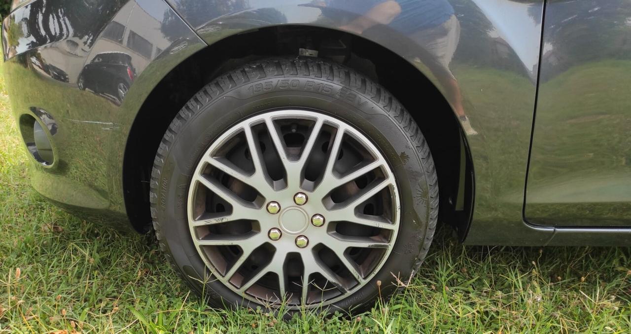 Ford Fiesta 1.4 TDCi 68CV 5 porte Titanium