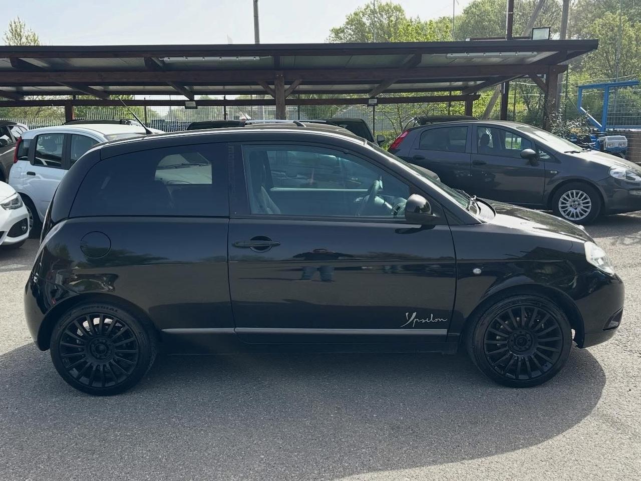 Lancia Ypsilon 1.3 MJT 90 CV MomoDesign