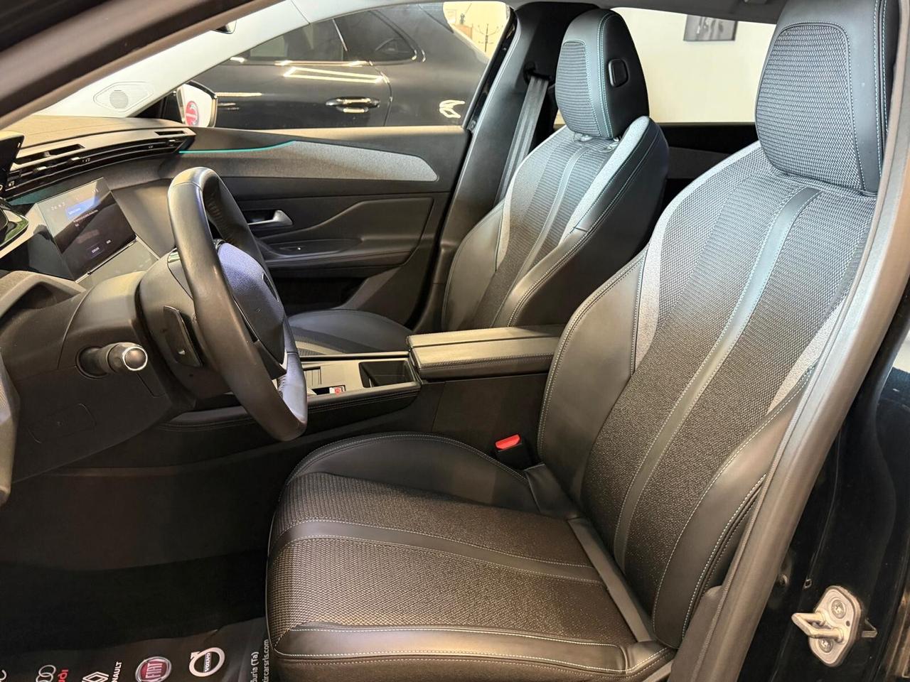 PEUGEOT 308 S.W. ALLURE 1.5 EAT8 130CV PELLE NAVI OK NEOPATENTATI ANNO 2023