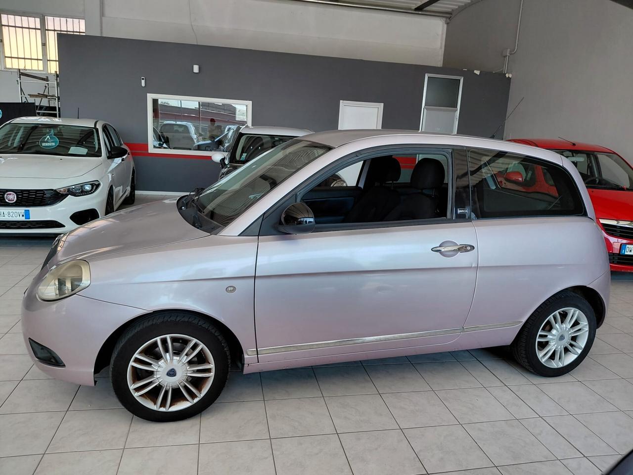 Lancia Ypsilon 1.2 69 CV Unyca