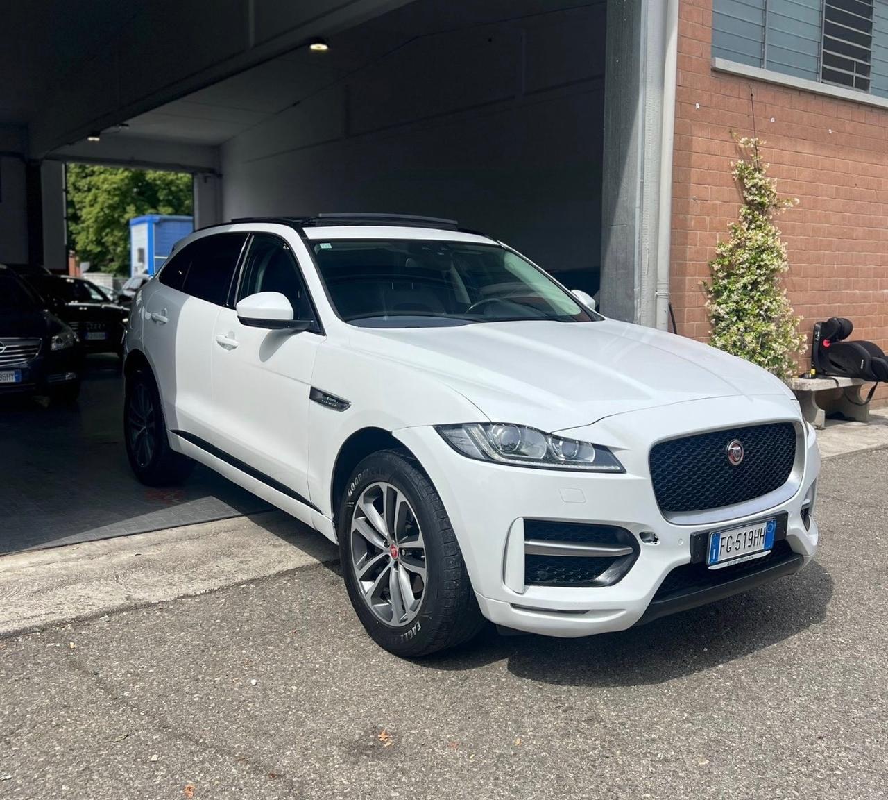 Jaguar F-Pace 2.0 D 180 CV AWD Portfolio