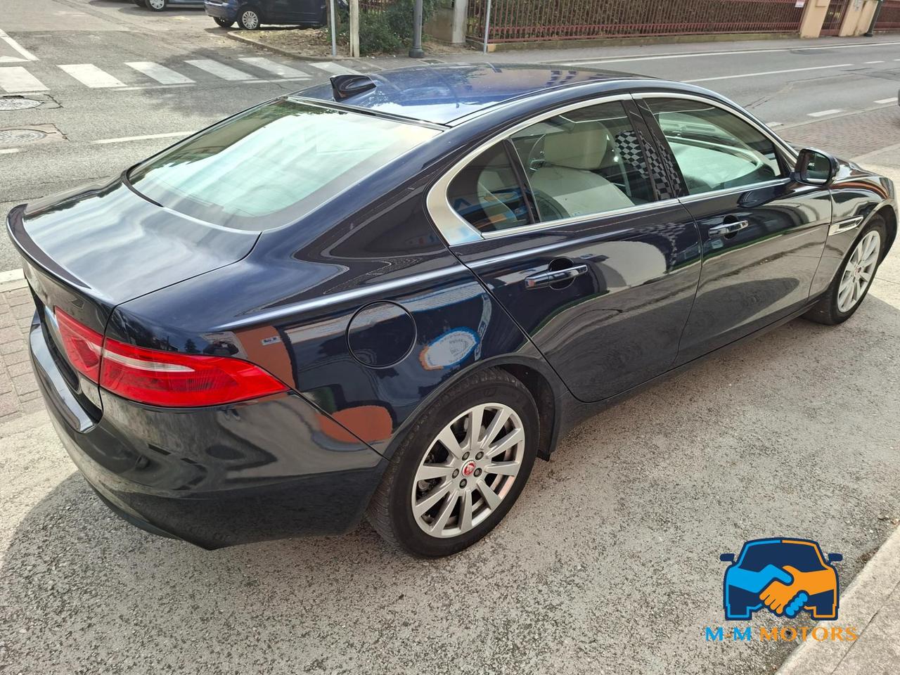 Jaguar XE Berlina XE 2.0d i4 Prestige Business edition 180cv auto my18