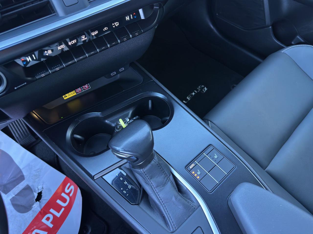 Lexus UX 250h 2.0 Flare - F Sport 2wd cvt