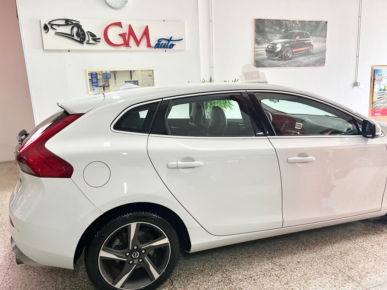 Volvo V40 D2 1.6 R-design Kinetic