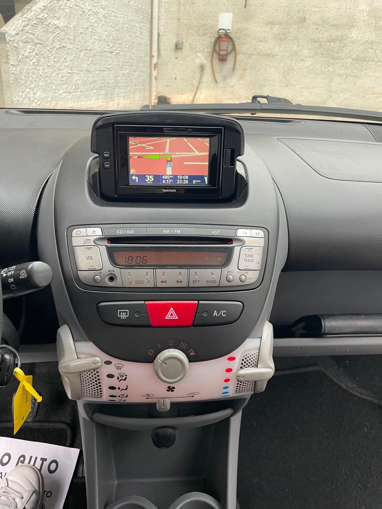 Toyota Aygo 1.0 12V VVT-i 5 porte Sol Connect navigatore