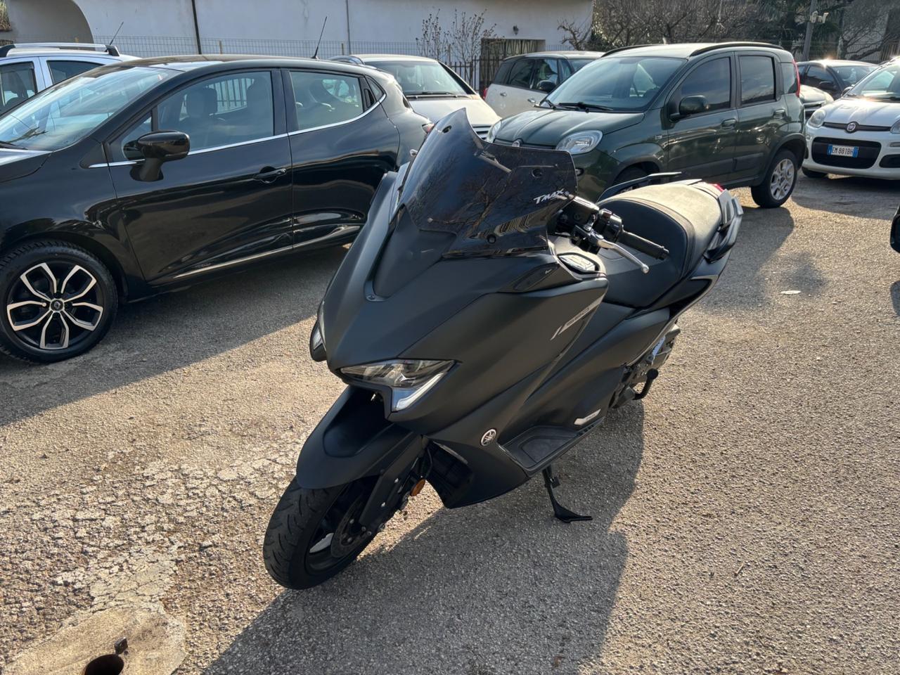 YAMAHA TMAX 560