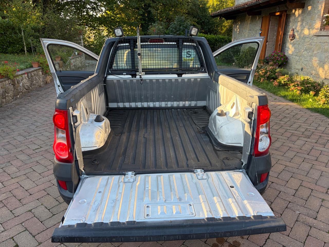 Dacia Logan Pick-Up 1.5 dCi 88CV - 11/2011