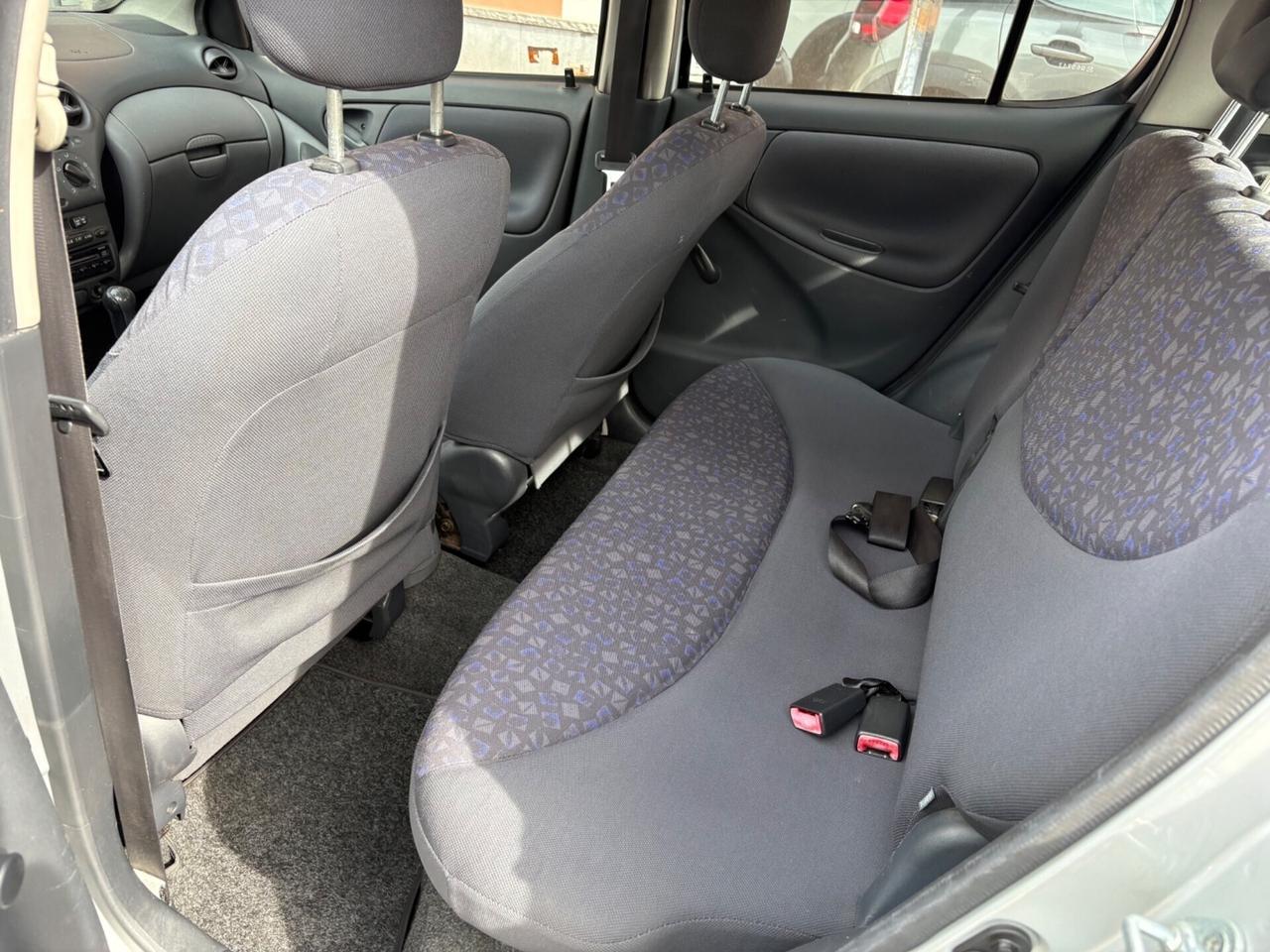 Toyota Yaris 1.3i 16V cat 5 porte