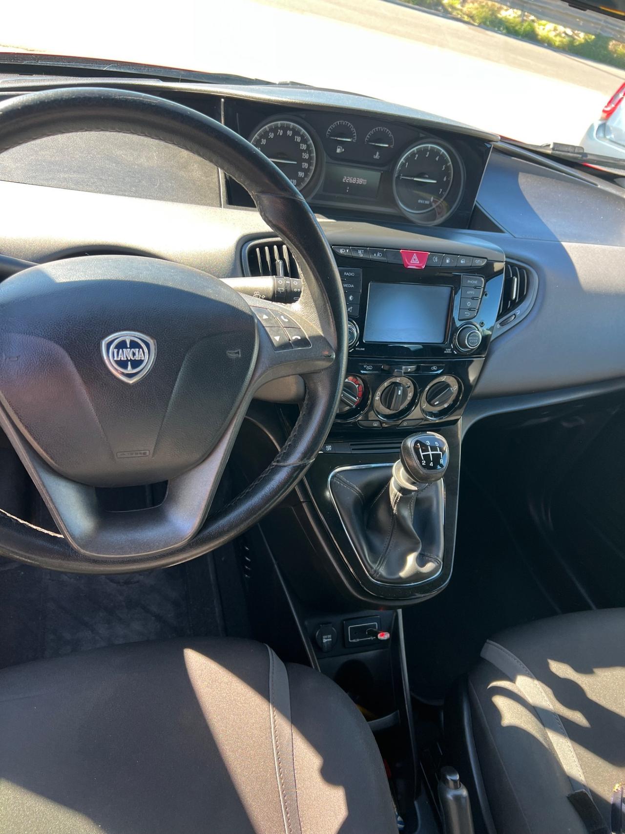 Lancia Ypsilon 1.2 69 CV 5 porte GPL Ecochic Silver