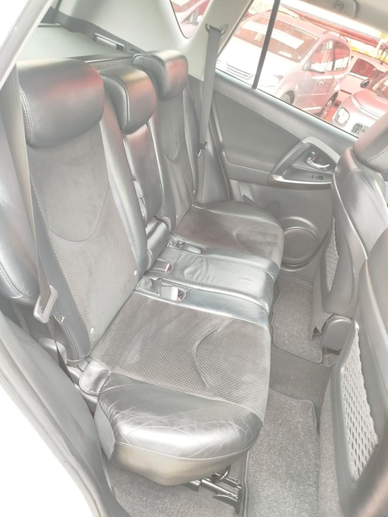 Toyota RAV 4 RAV4 Crossover 2.2 D-Cat 177 CV Executive