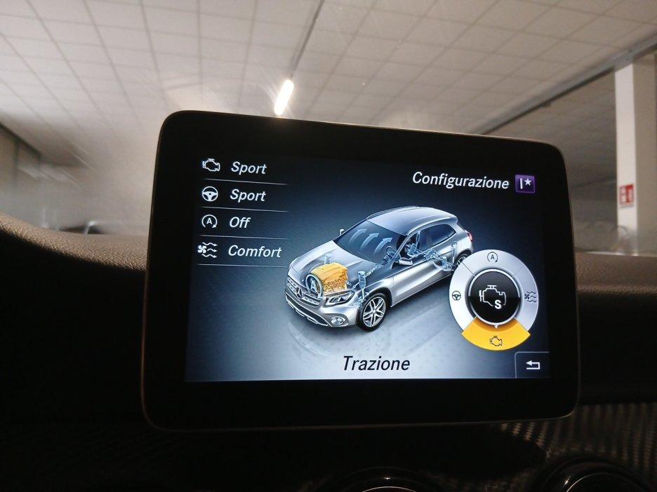 Mercedes-Benz GLA (X156) - GLA 200 d Automatic Business