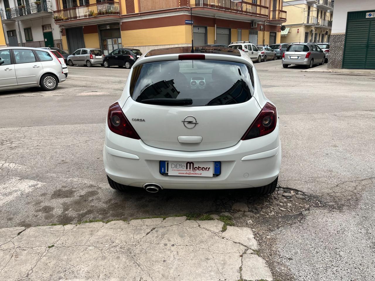 Opel Corsa 1.4 16V 3 porte Sport