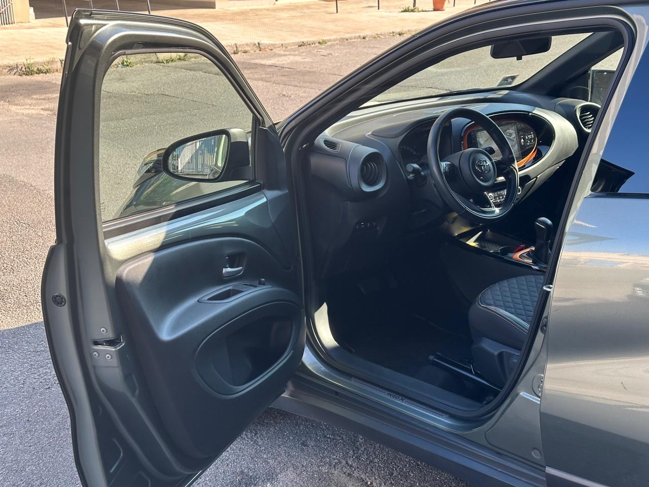Toyota Aygo Connect 1.0 VVT-i 72 CV 5 porte x-play MMT