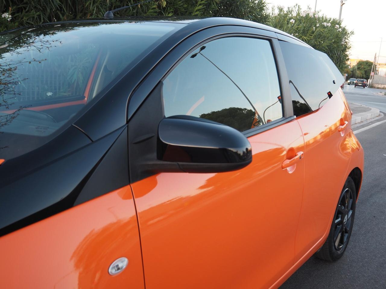 Toyota Aygo Connect orange 1.0 VVT-i 72 CV 5 porte x-wave