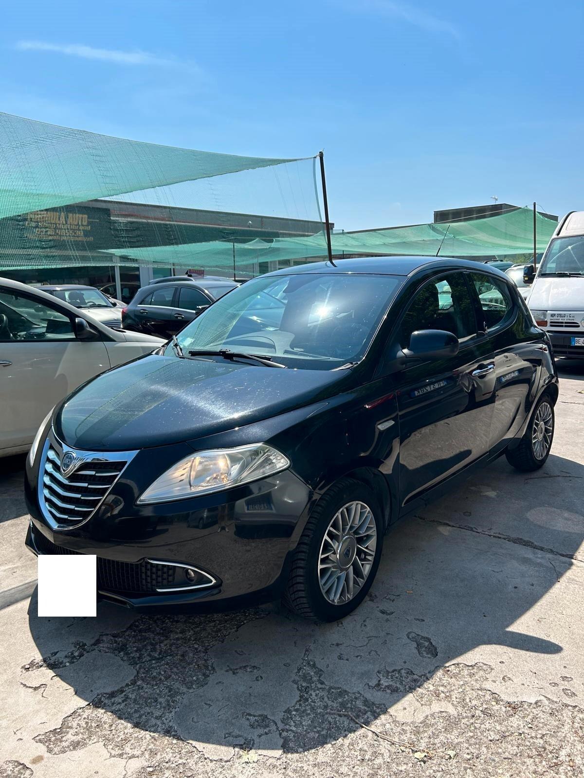 Lancia Ypsilon 1.2 69 CV 5 porte S&S Silver OK NEO PATENTATI