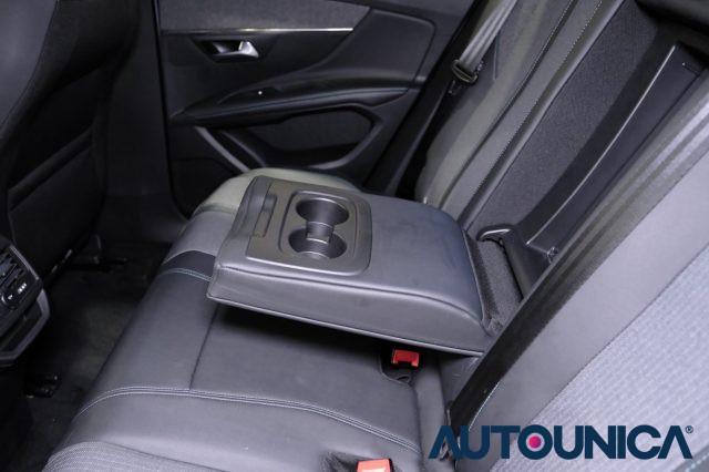 PEUGEOT 3008 HYBRID4 300 E-EAT8 ALLURE PACK