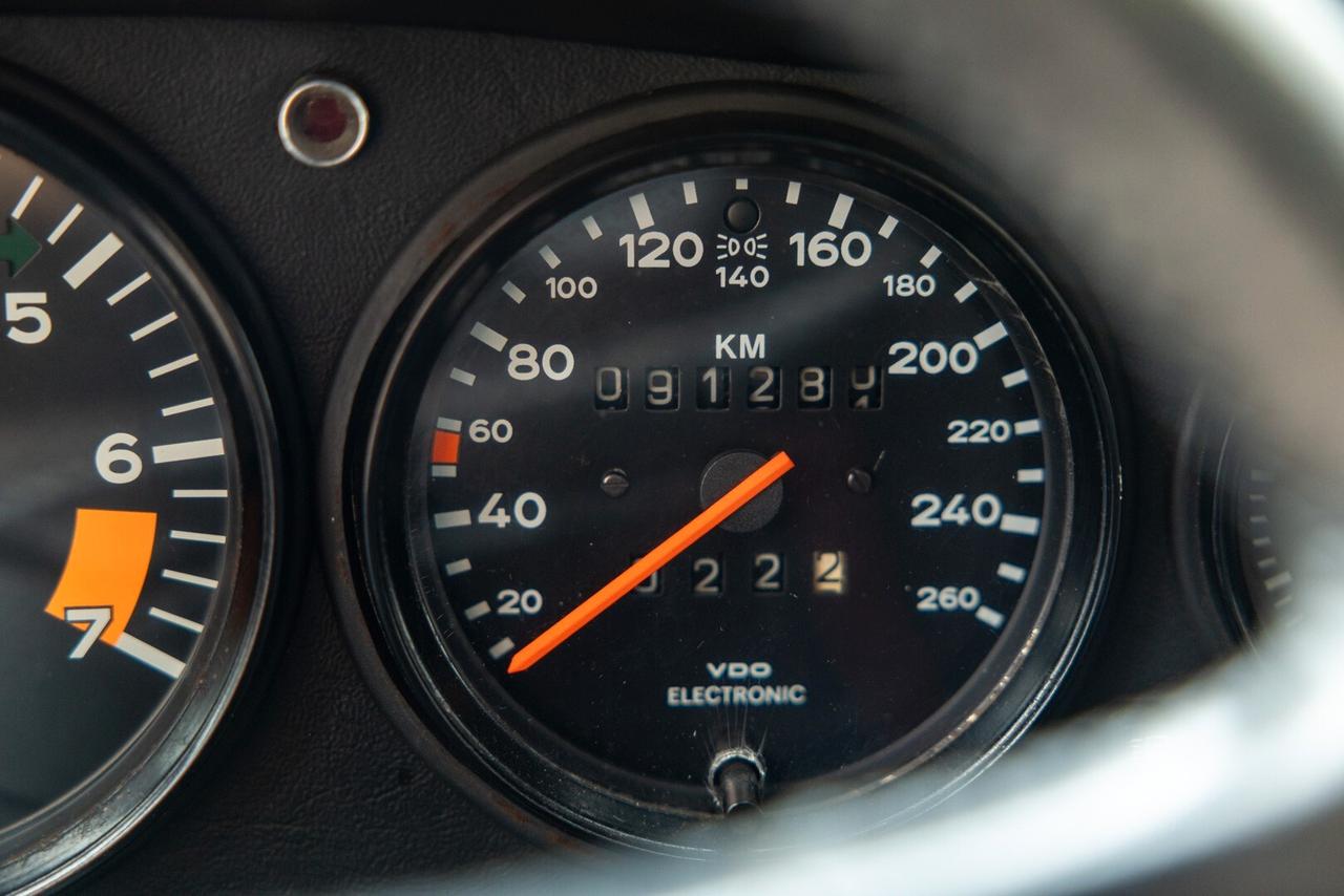 Porsche 911 CARRERA 3.2 G50 TARGA - RDS01800