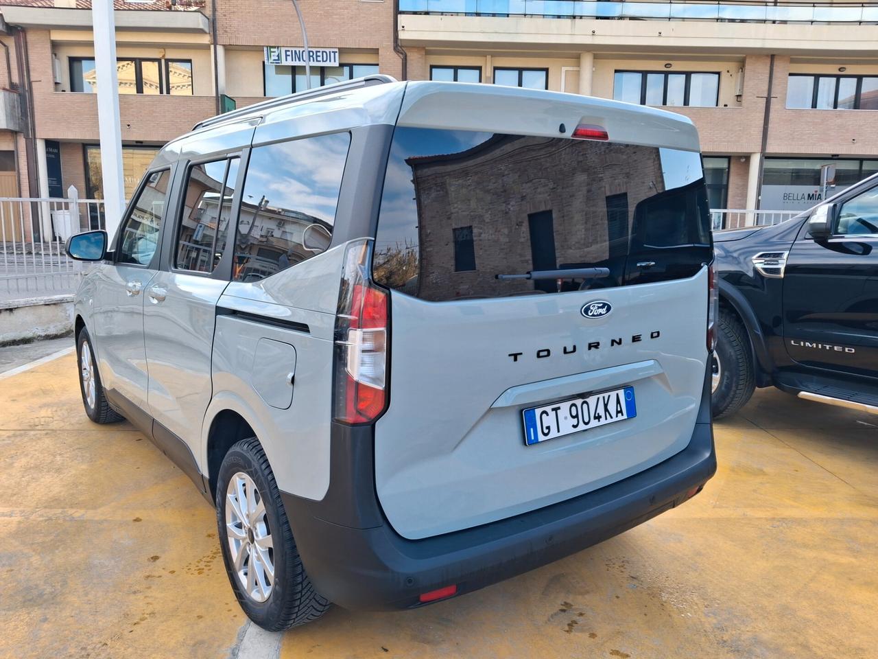 Ford Tourneo Courier 1.0 EcoBoost Titanium