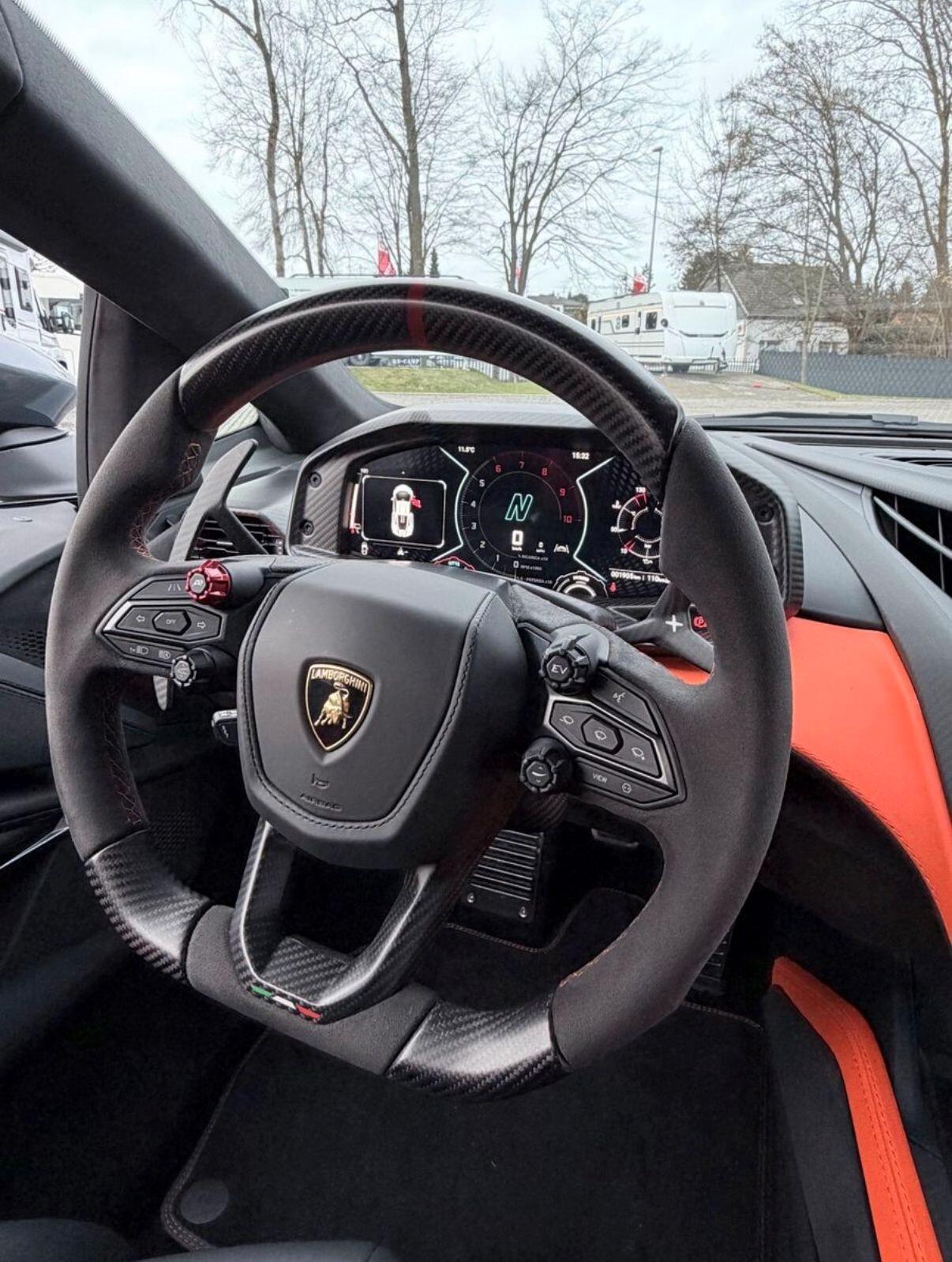 Lamborghini Revuelto con propulsore ibrido V12 da 6.498 cc (ibrido plug-in, HPEV)