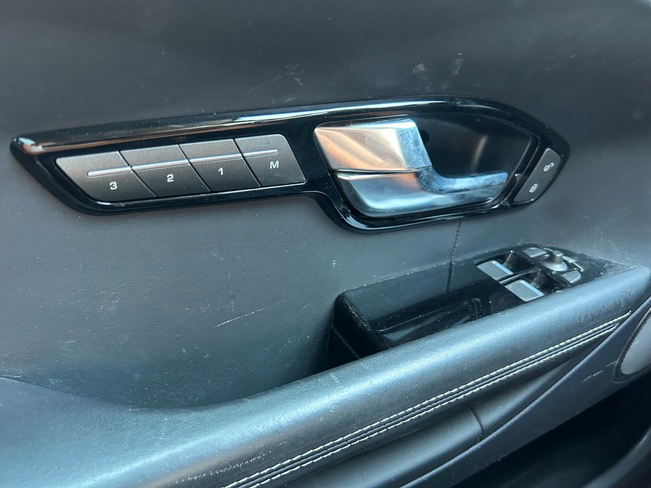 Land Rover Range Rover Evoque LAND ROVER EVOQUE 2.2 DIESEL R-DYNAMIC