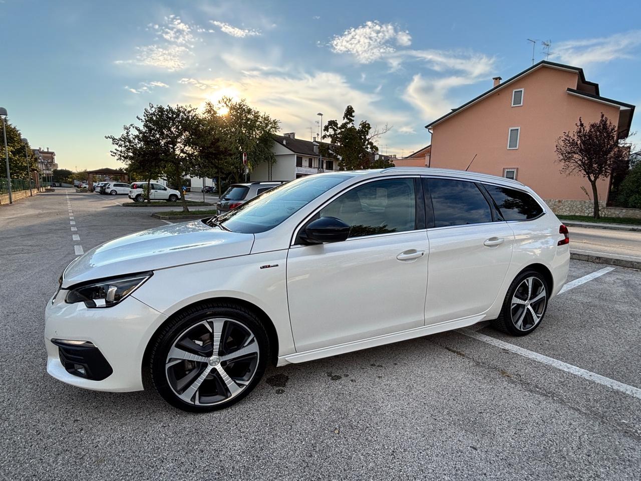 Peugeot 308 BlueHDi 120 S&S EAT6 SW GT Line