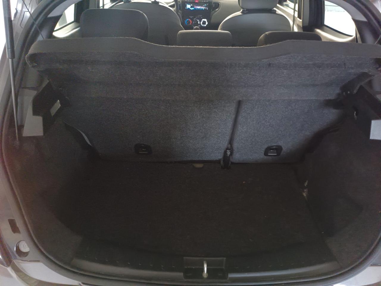 Lancia Ypsilon 1.2 69 CV Unyca